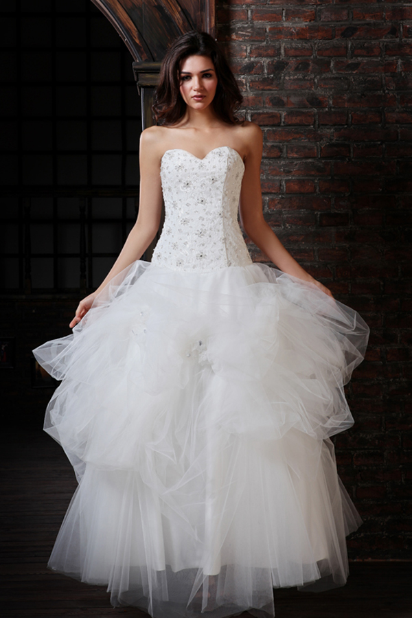 Sweetheart Tulle Princess Wedding Gown - Click Image to Close